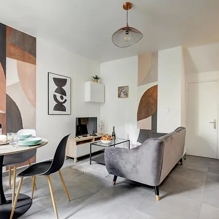 387 Sourire - Superbe A * Paris
